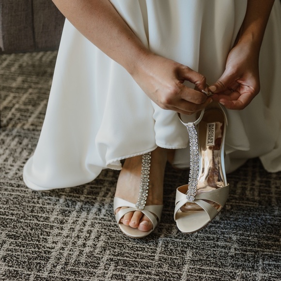 Badgley Mischka Women’s Romance Wedge Sandal - Picture 8 of 8